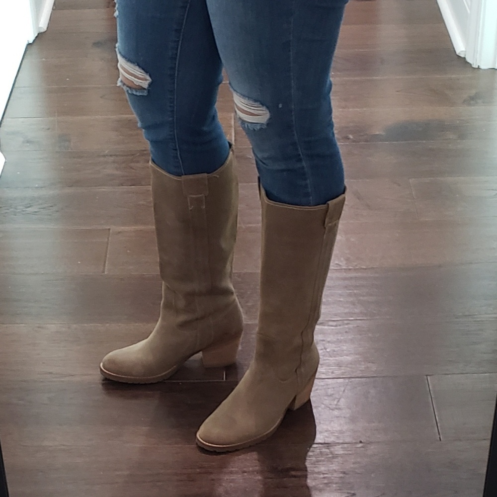 boots - Picture 2 of 5